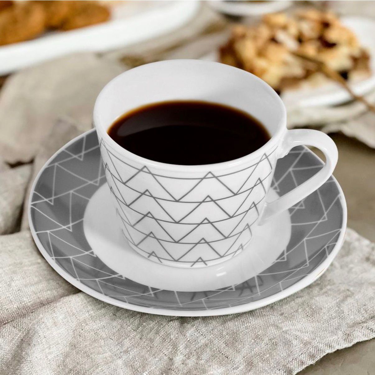 Juego de Tazas con Platos, 8 piezas de Cerámica